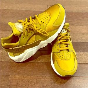 Nike Huarache....Bronzine